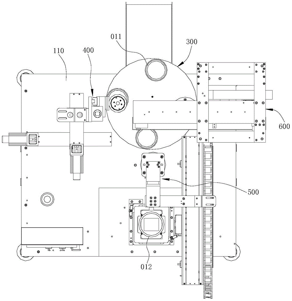 Automatic glue dispensing and feeding device