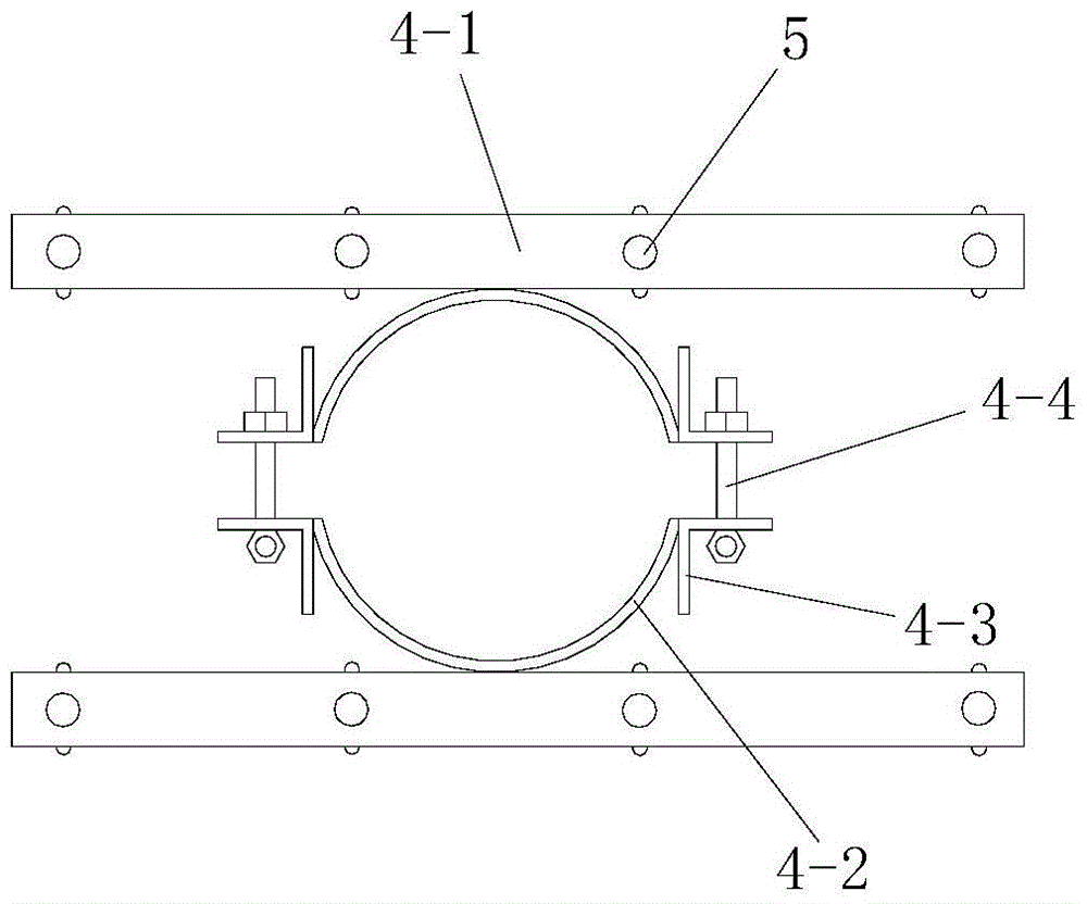 Plugging device and processing and plugging construction method for reserved hole of cast-in-place slab pipeline