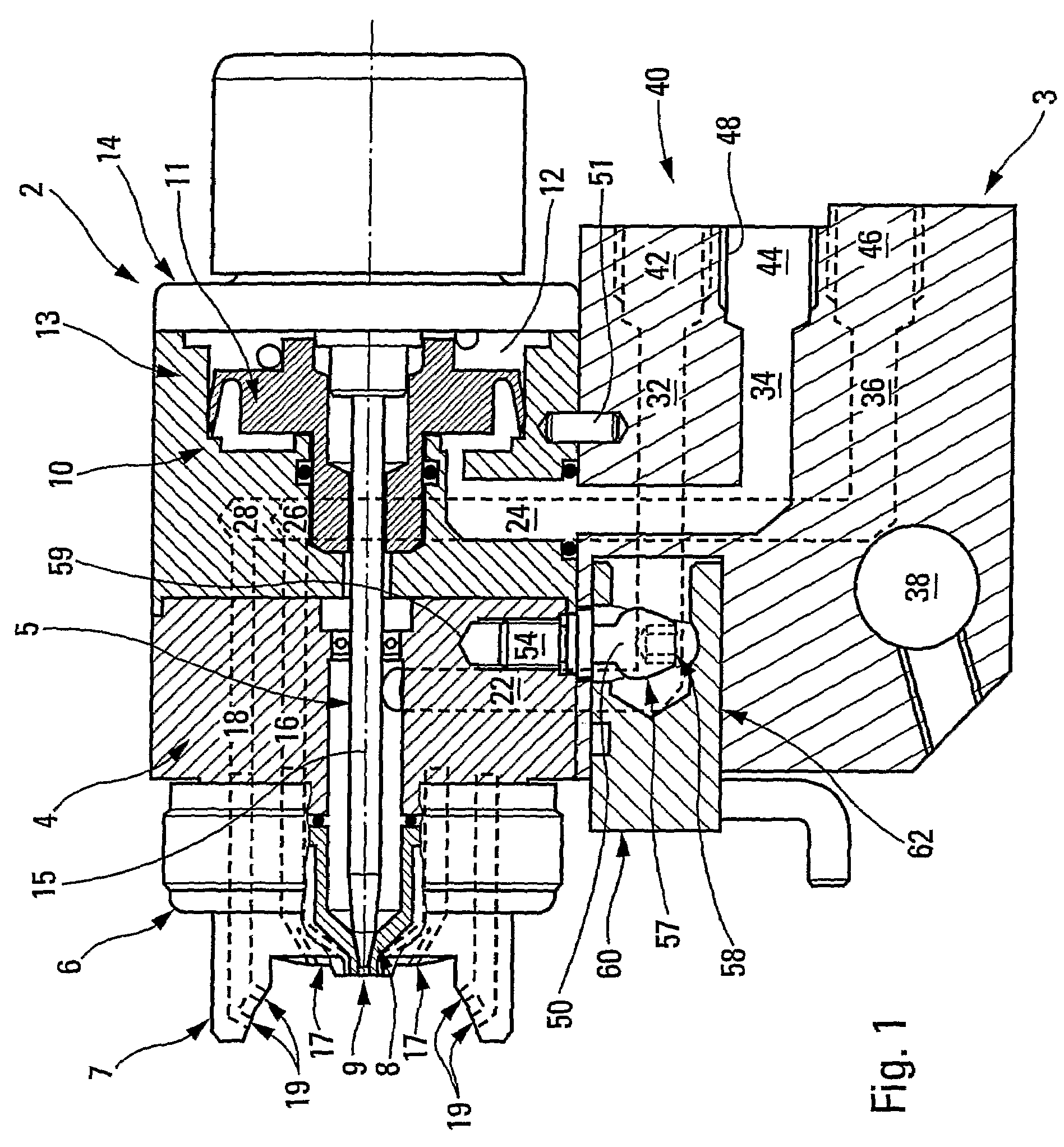 Automated spray gun fitted with a spray system mounted on a feed foundation