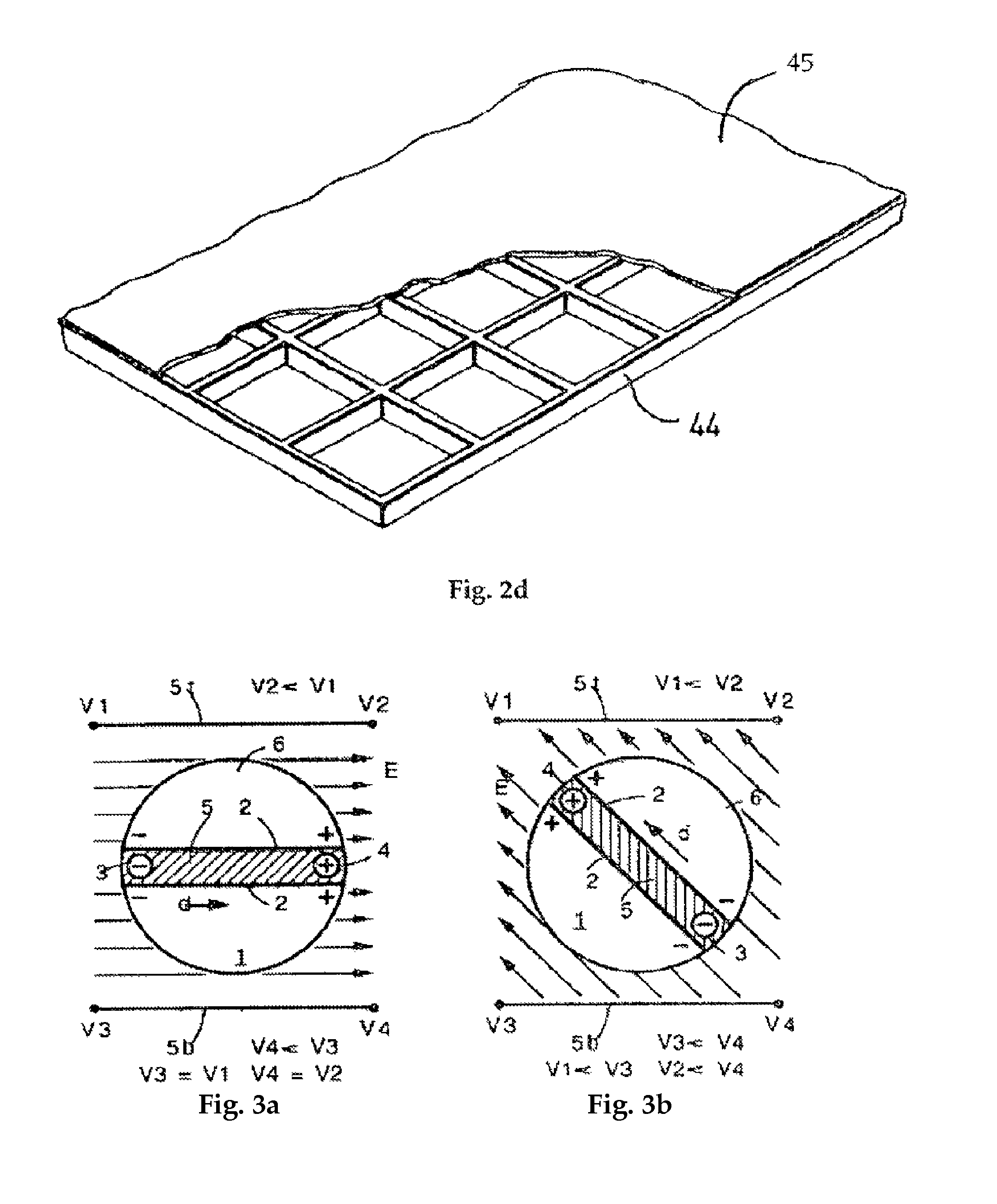 Solar concentrator with induced dipole alignment of pivoted mirrors