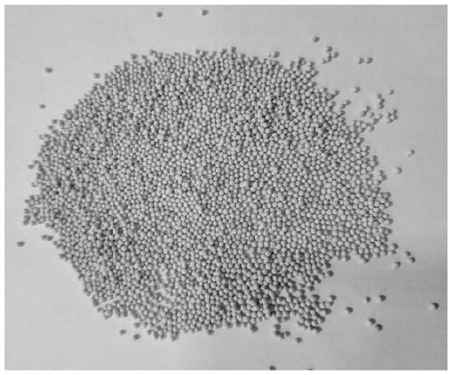 Round sand for porcelain insulator and preparation method and application thereof
