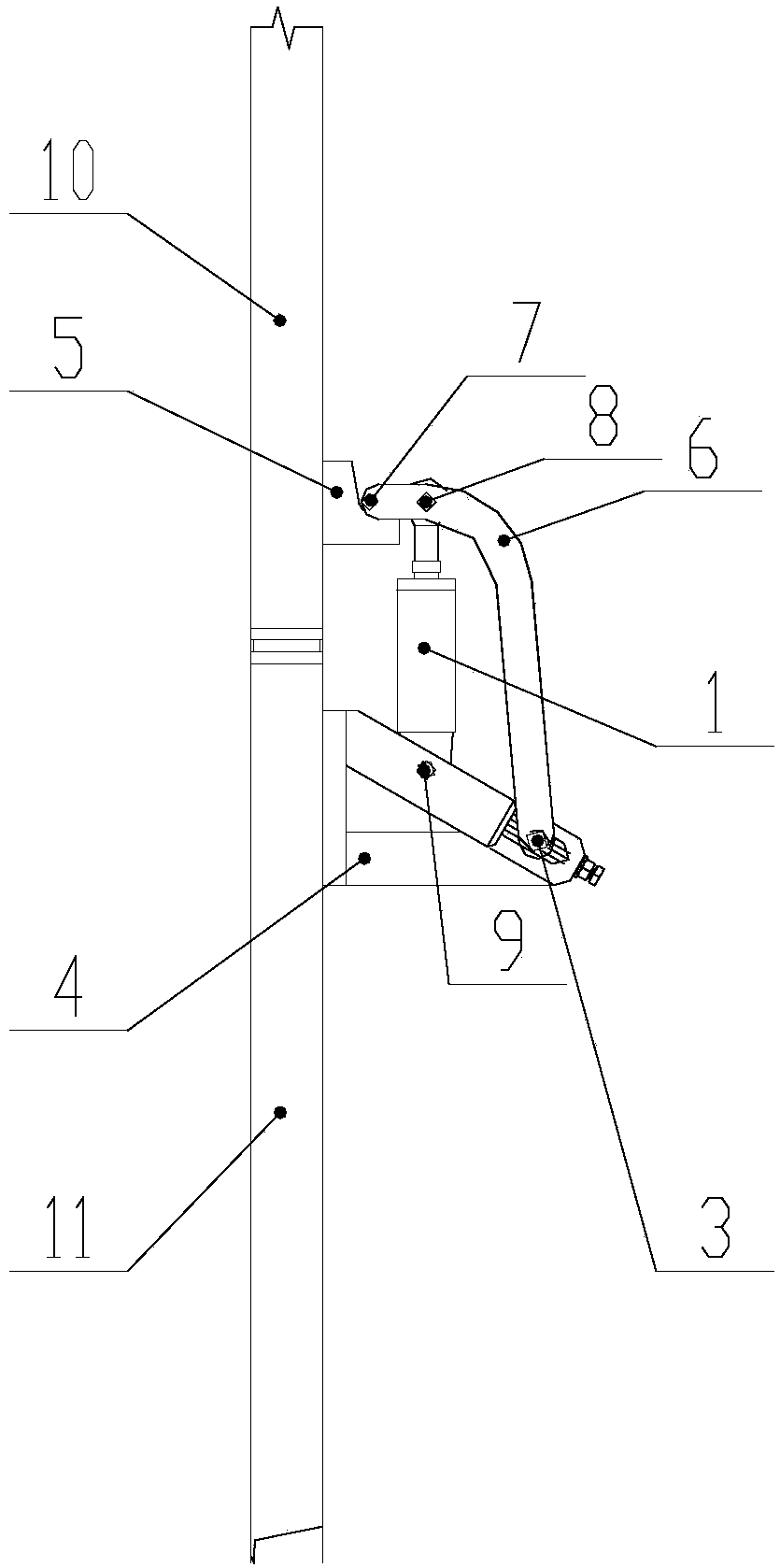 Mold closing and locking mechanism capable of adjusting clearance and closed mold clearance adjusting method
