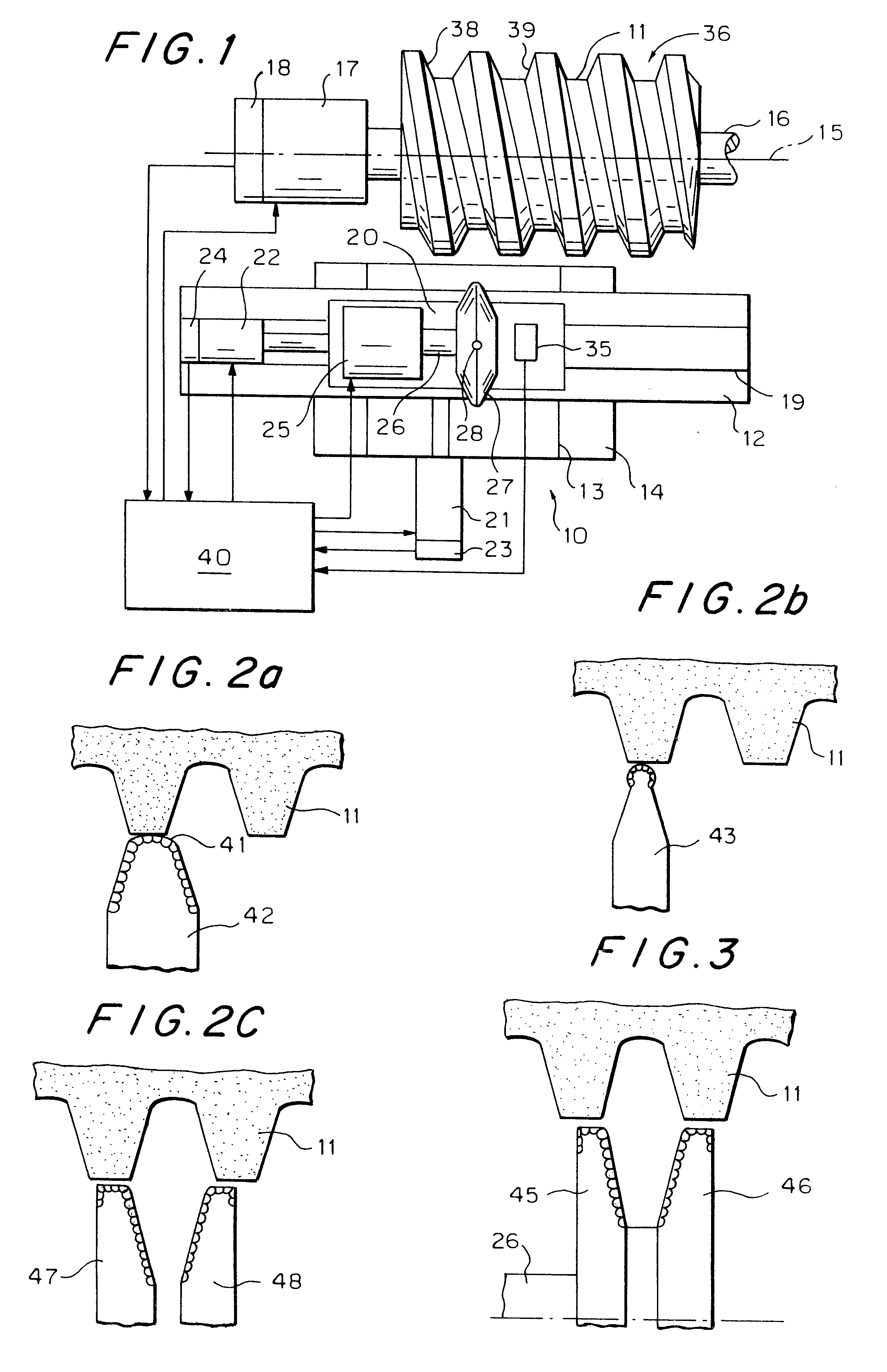 Method and device for centering a dressing tool in the thread of a grinding worm