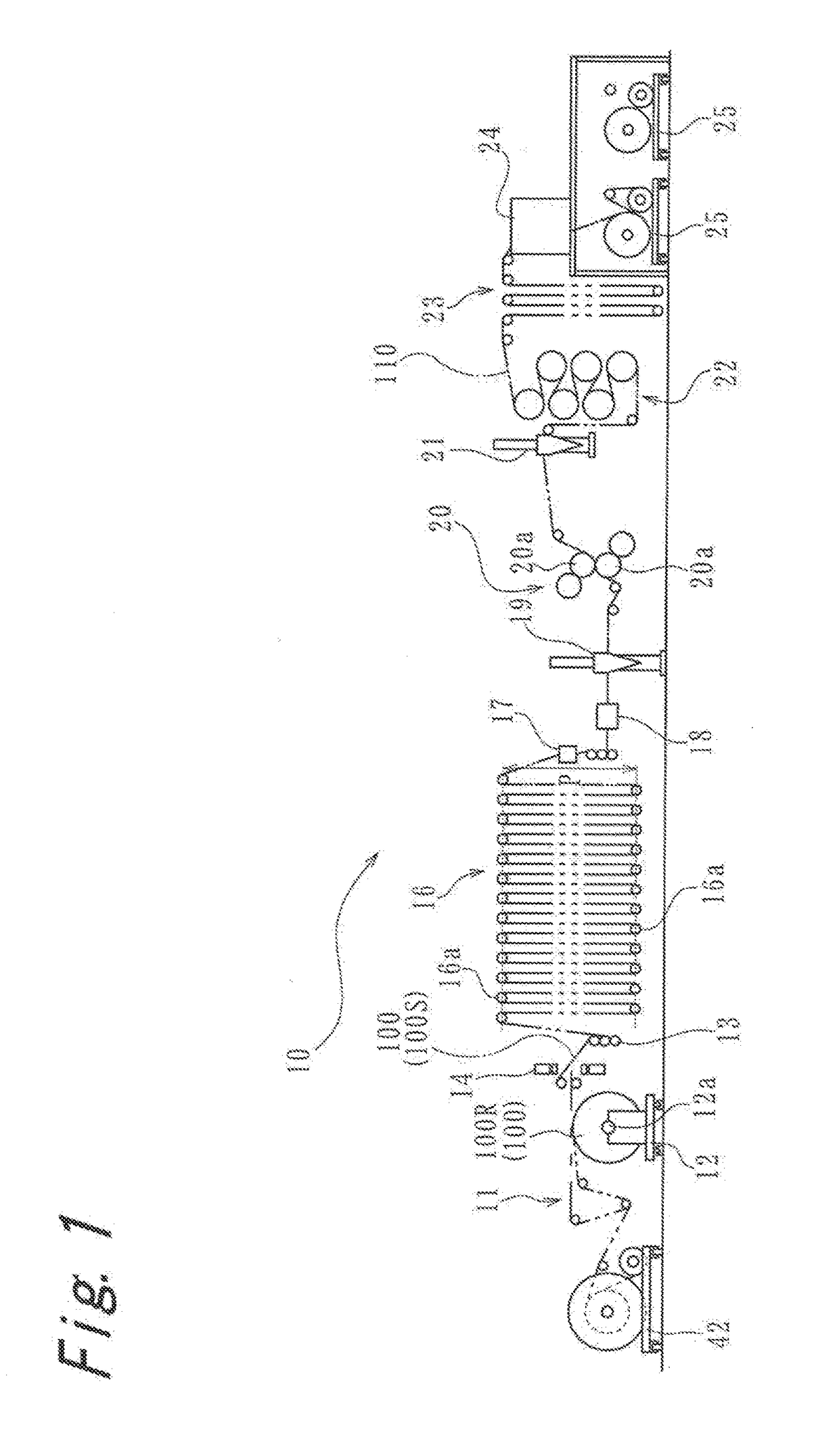 Method of forming topping sheet and apparatus thereof