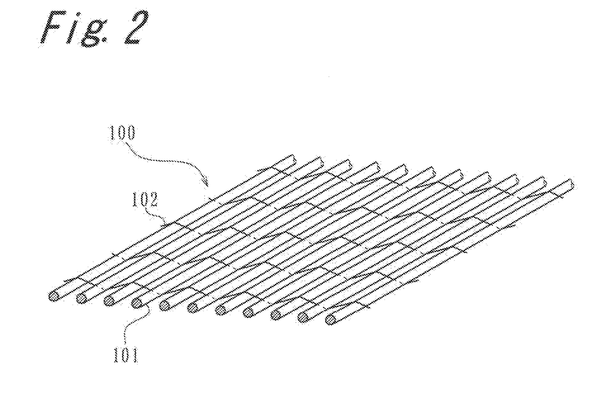 Method of forming topping sheet and apparatus thereof