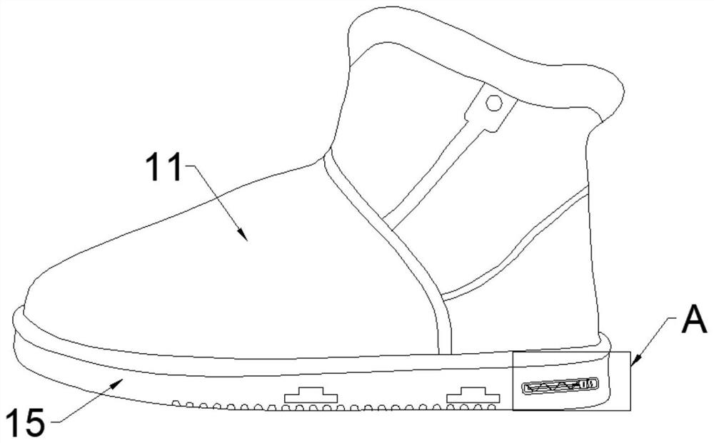 Snowfield antiskid shoes capable of preventing balance from being influenced by foreign matters