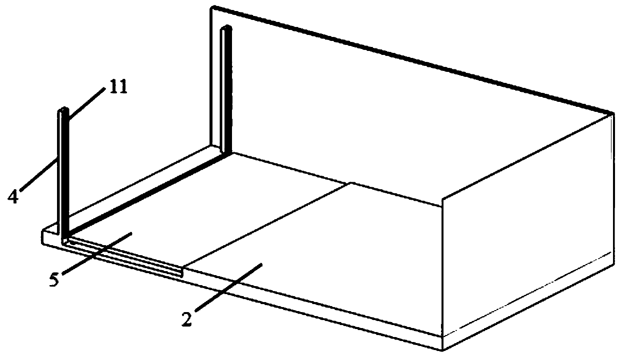 A hydraulic sealing door structure of a ship's cargo hold and a method for horizontally rolling and rolling cargo in a multi-layer ship's hold