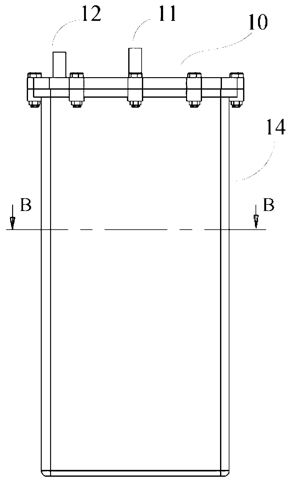 A reverse osmosis membrane element and a reverse osmosis water purification device