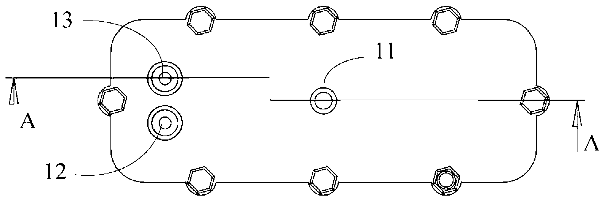 A reverse osmosis membrane element and a reverse osmosis water purification device