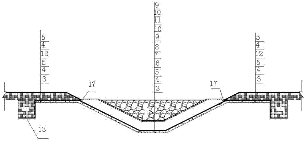 Leakage guide device at bottom of phosphogypsum yard for achieving wet discharge film paving leakage prevention