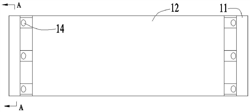 An anti-cross-cavity structure between parallel flow channels