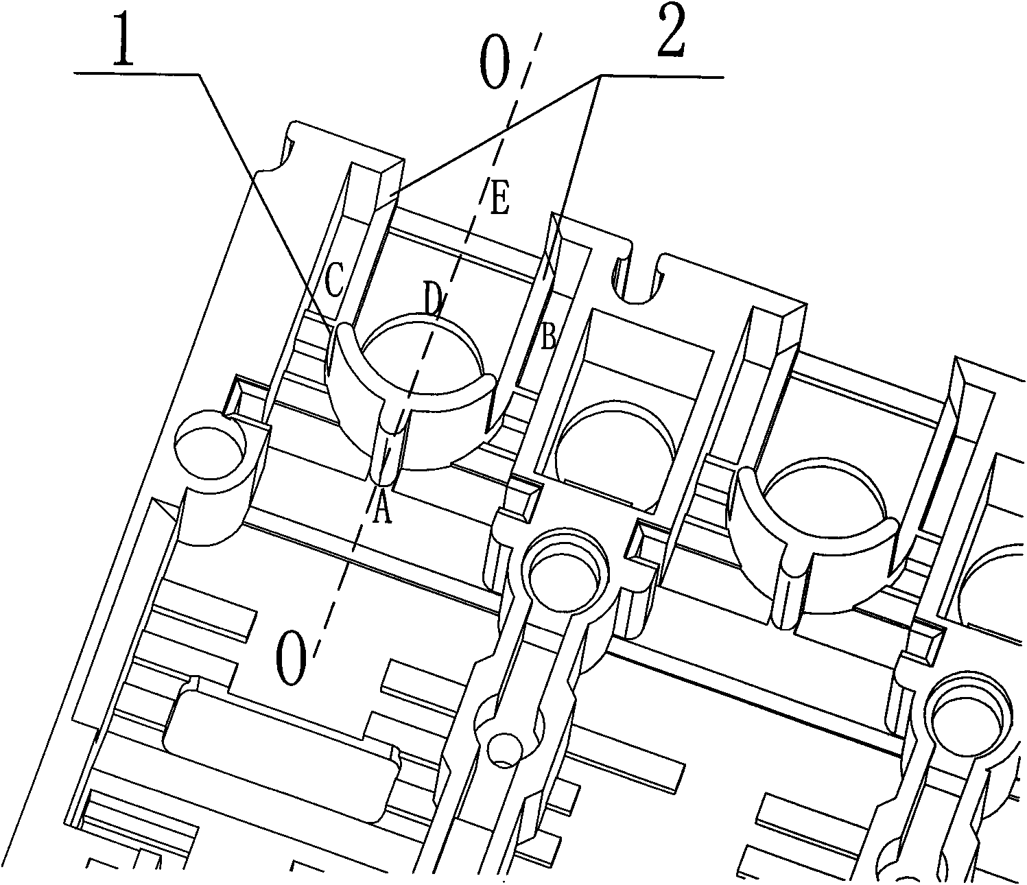 Structure for reducing flashover length of moulded case circuit breaker
