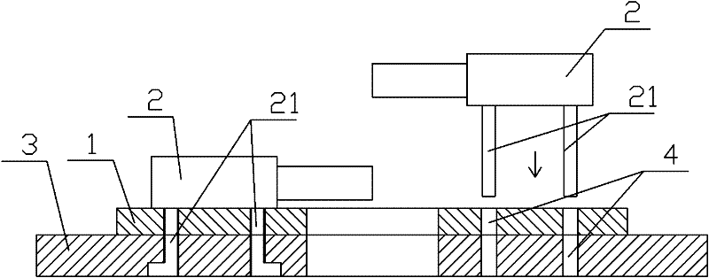 Connecting structure for brush holder assembly and rear end cover of motor