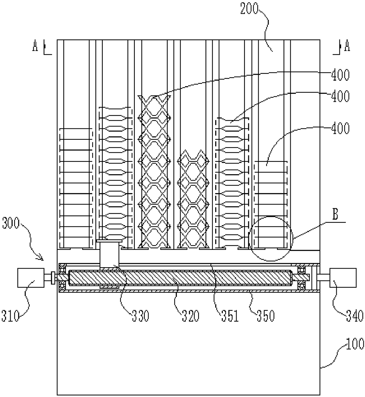 Delivering device, vending machine and delivering method