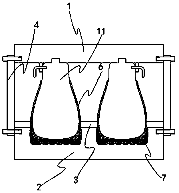 A mold for integral molding of sole and upper and shoe manufacturing process thereof