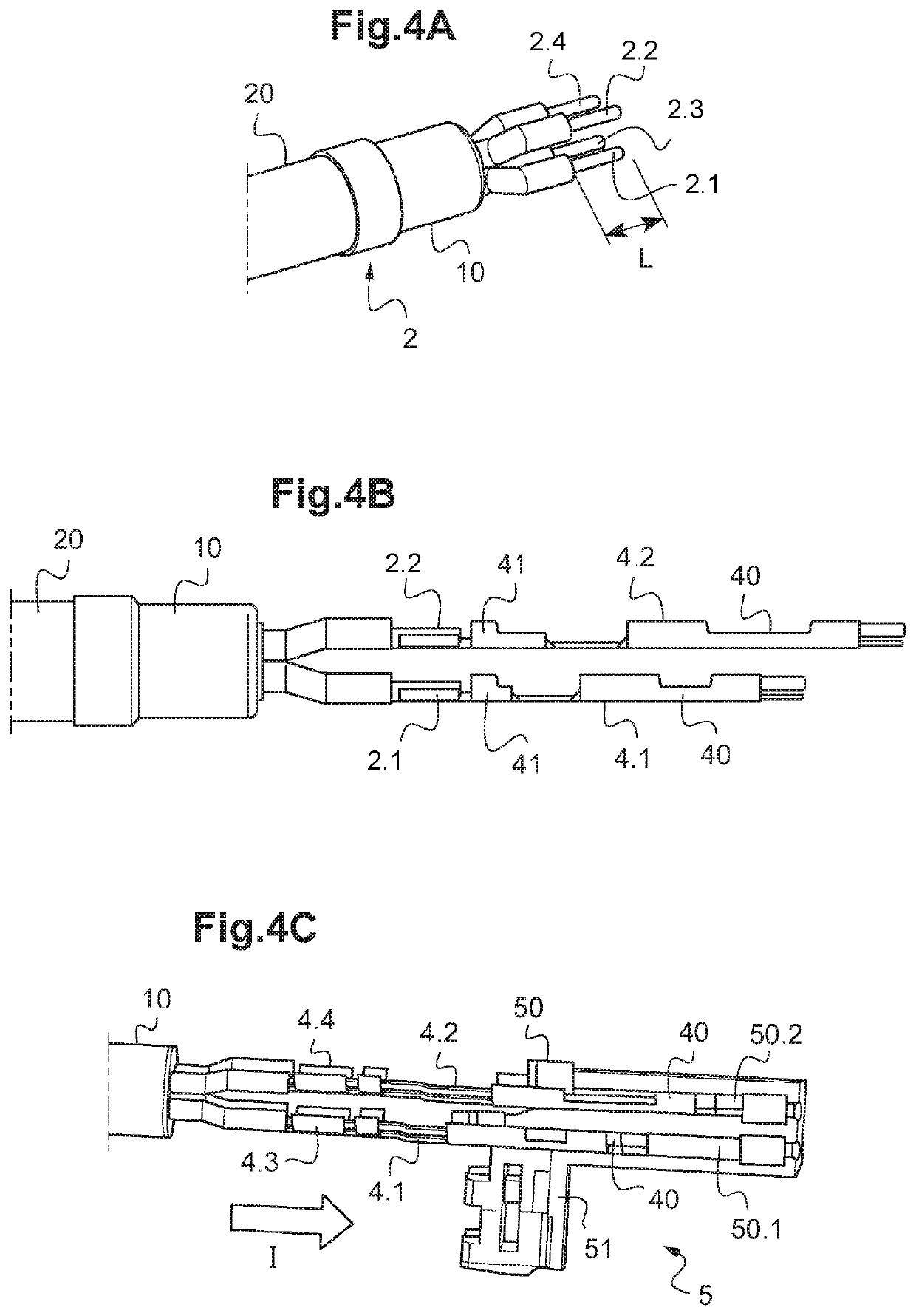Angled multi-contact connector and assembly method thereof