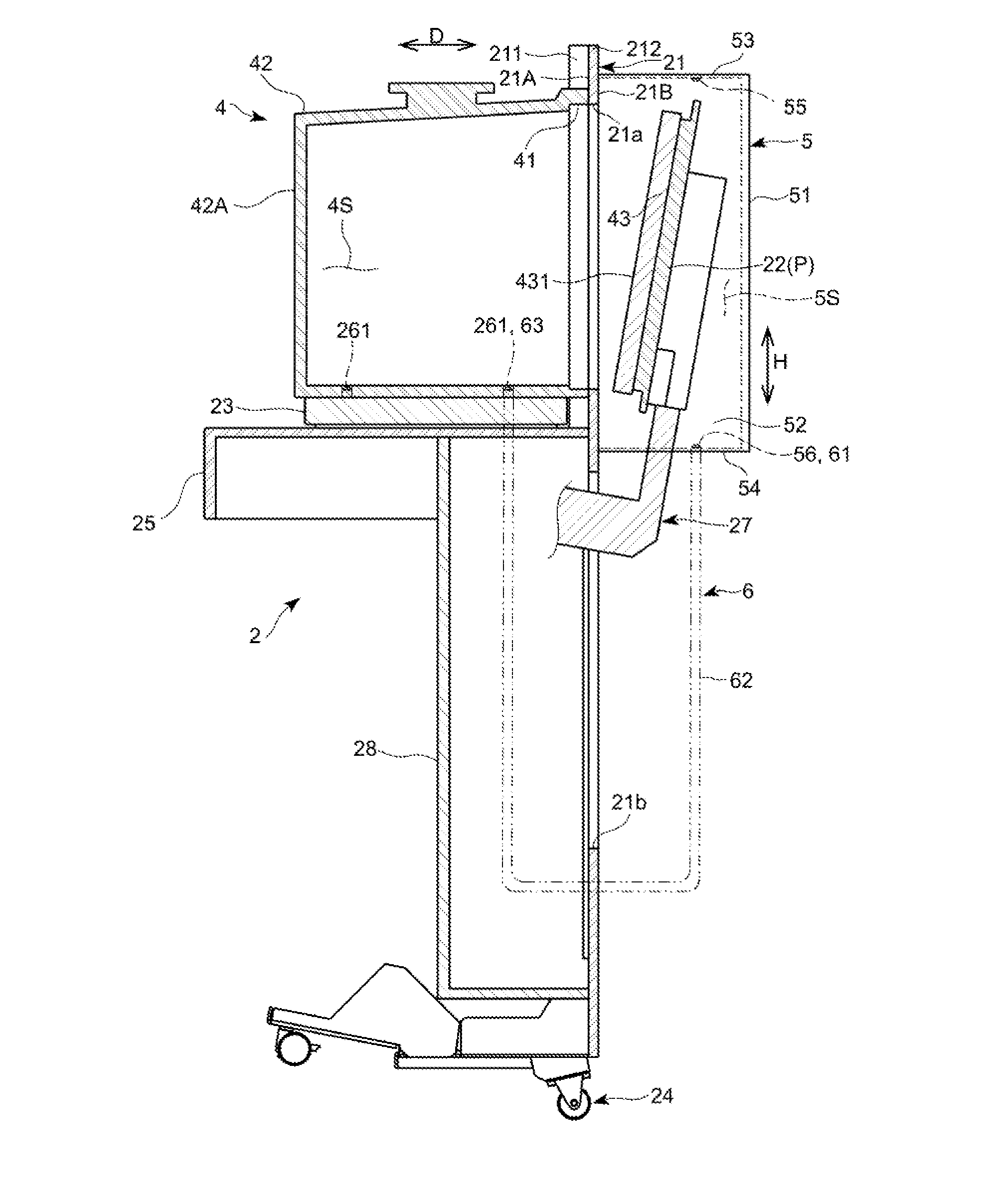 Door opening and closing apparatus, transfer apparatus, and storage container opening method