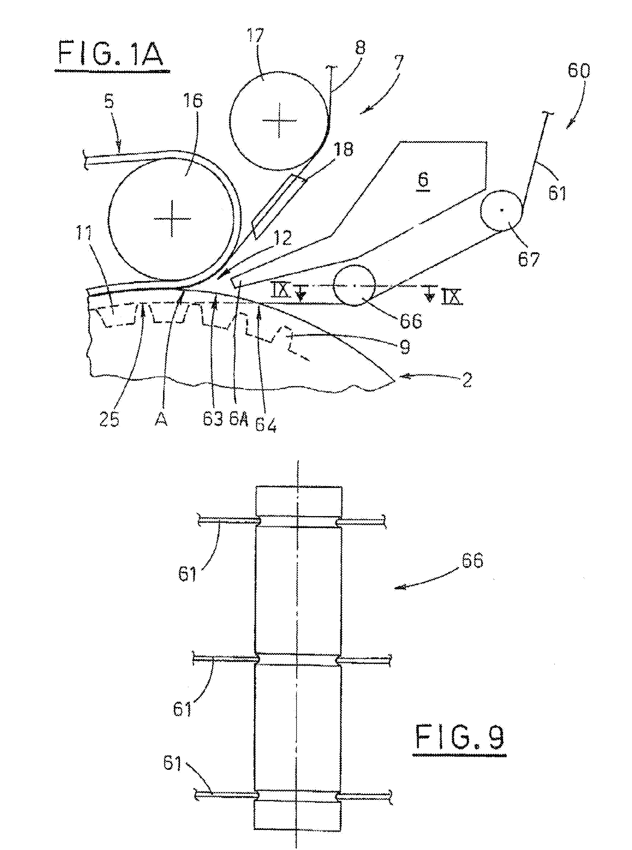 Cogged belt for conveying articles and/or for power transmission, and a method and an apparatus for realising the cogged belt