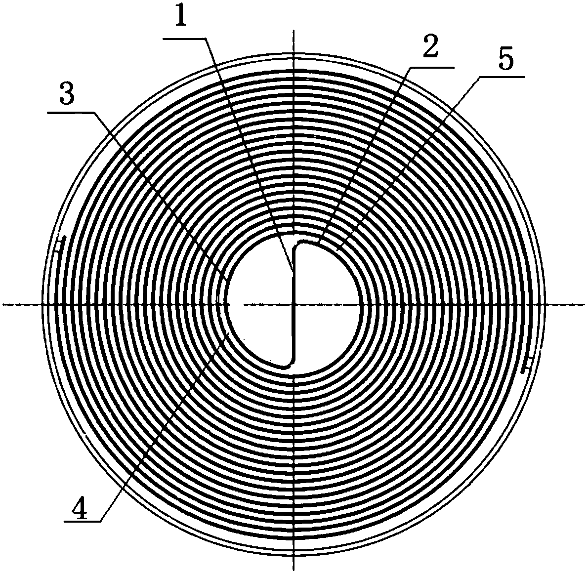 Spiral-plate-type heat exchanger with central heat-transfer strengthening effect