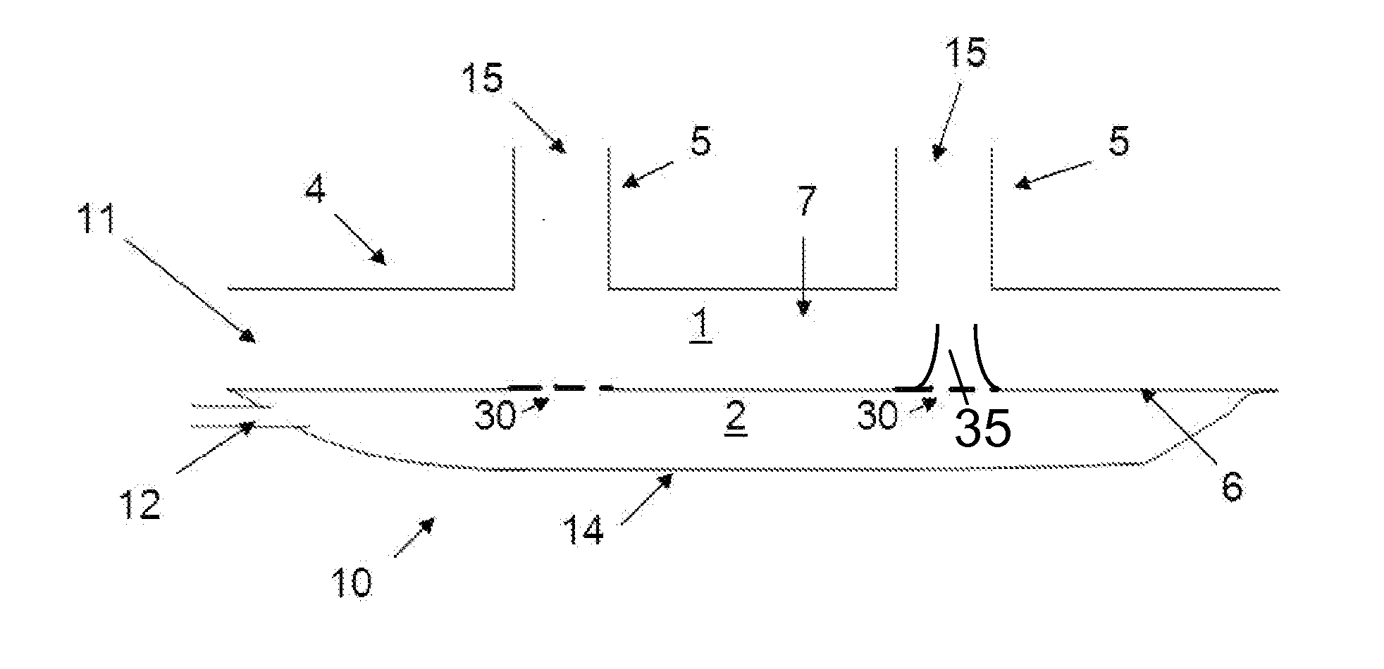 Nasal cannula assembly with flow control passage communicating with a deformable reservoir