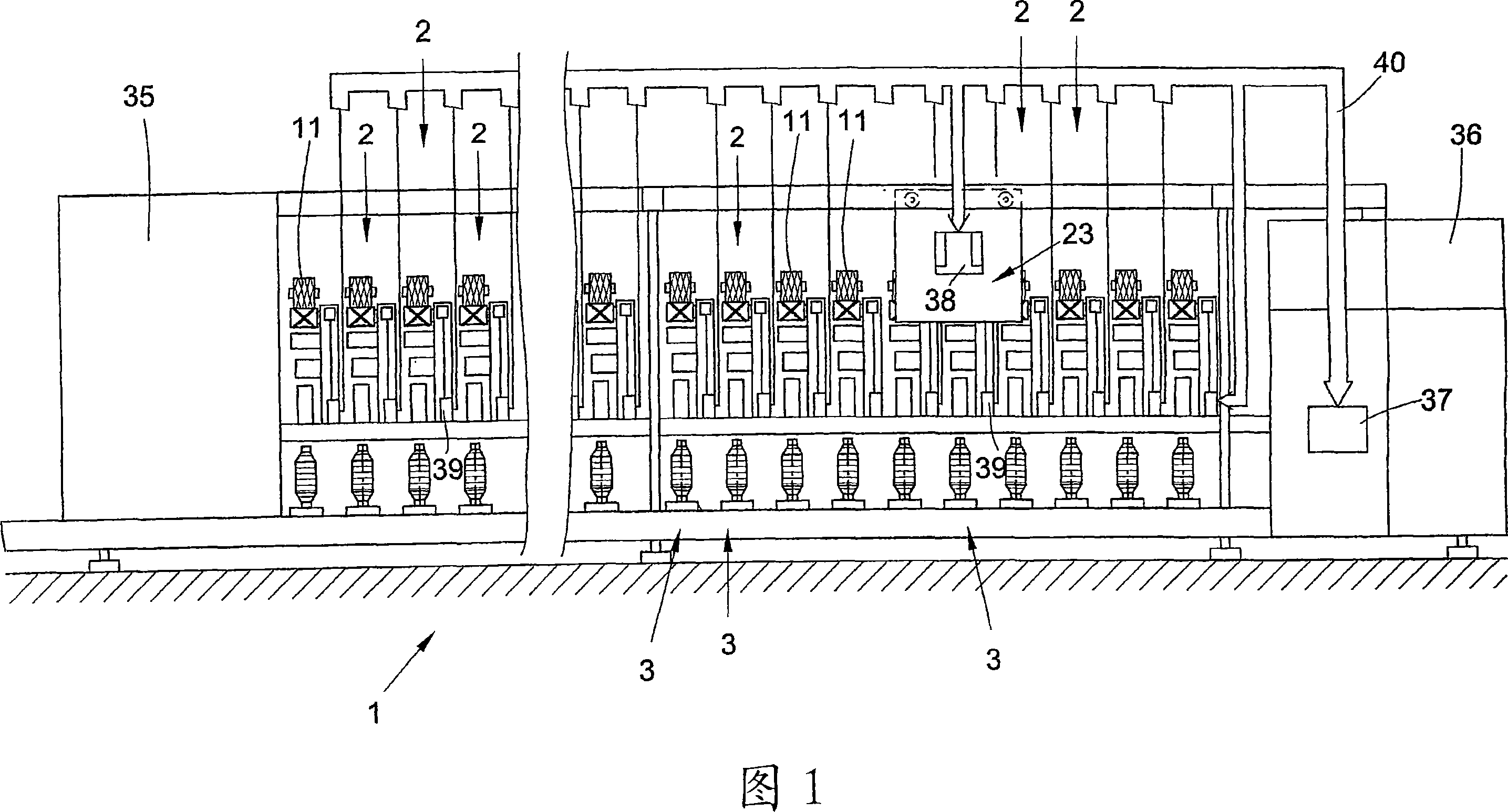 Method and device for optimising operating parameters on an operating point of a textile machine producing cross-wound spools