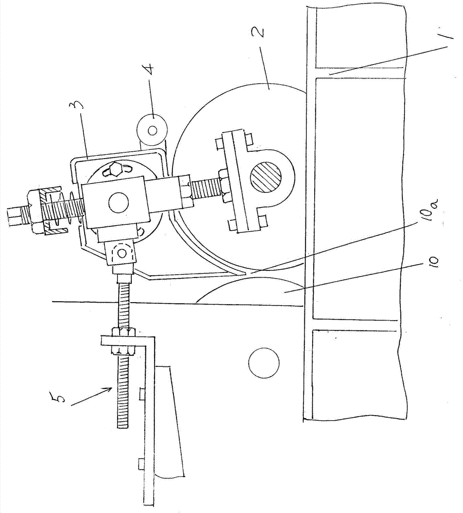 Cotton feeding device of carding machine