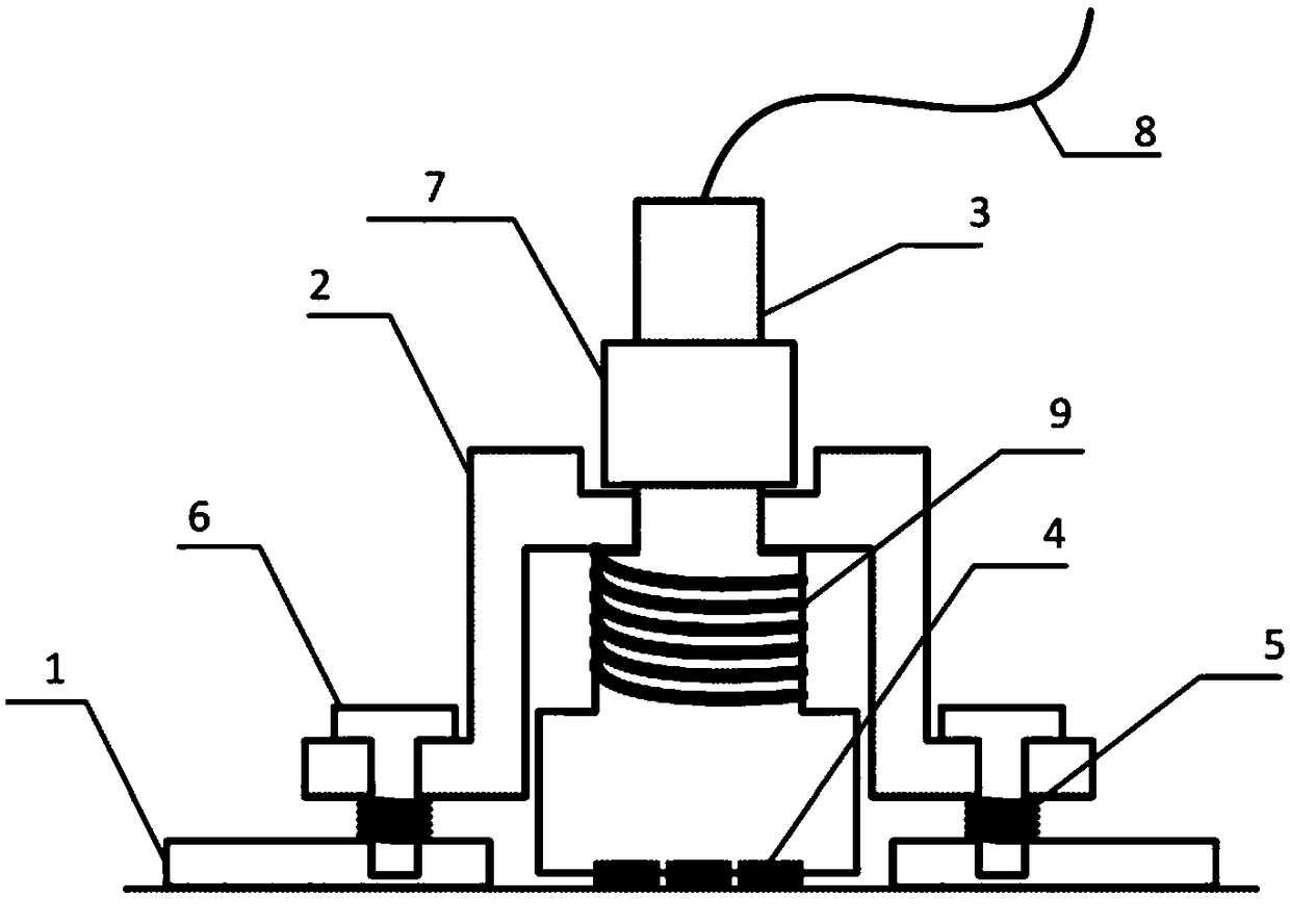 Detachable ultrasonic guided-wave sensor and mounting method thereof