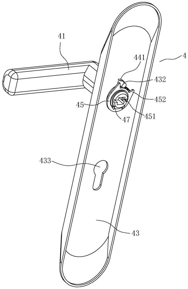 An automatic assembly method for a handle lock