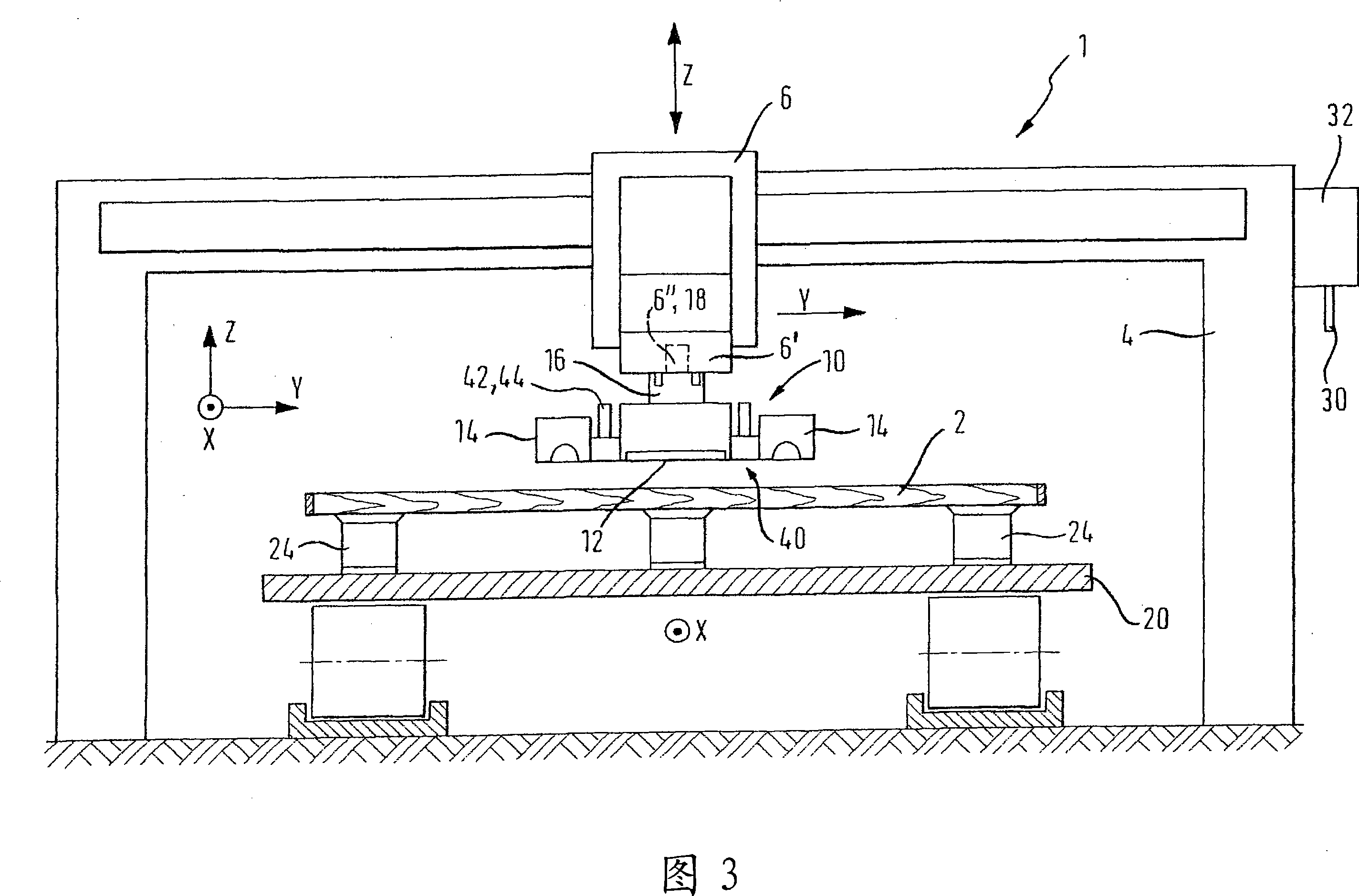 Device for patterning workpieces