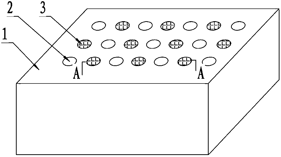 A composite thermal storage body and its preparation method