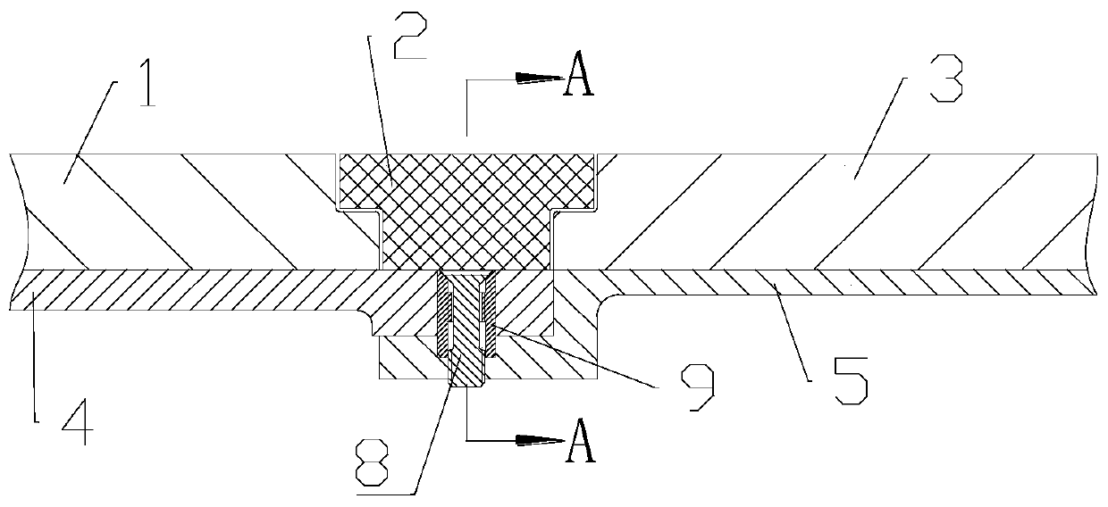 A thermal protection device based on aircraft compartment docking