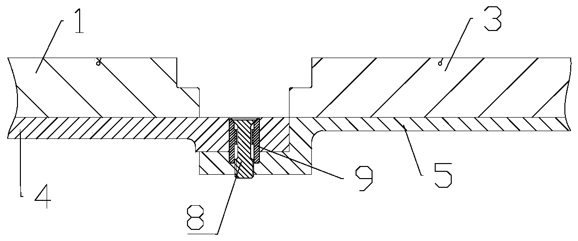 A thermal protection device based on aircraft compartment docking