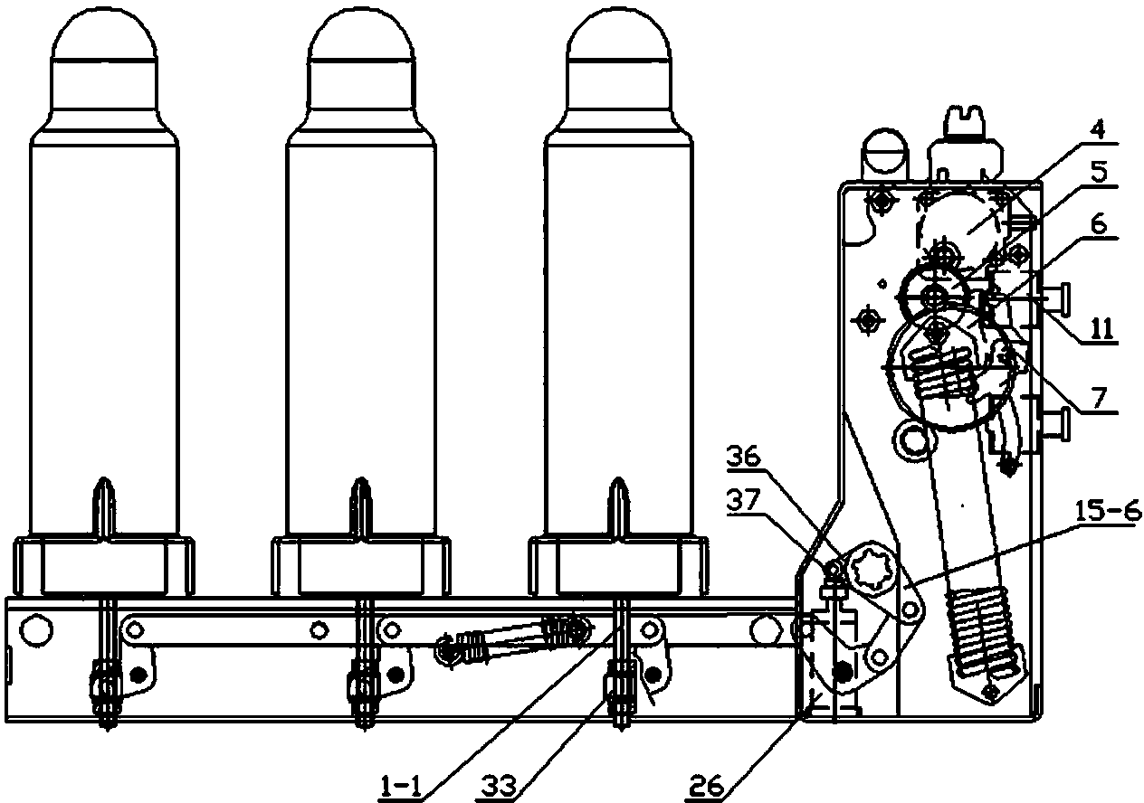 Side-mounted vacuum circuit breaker