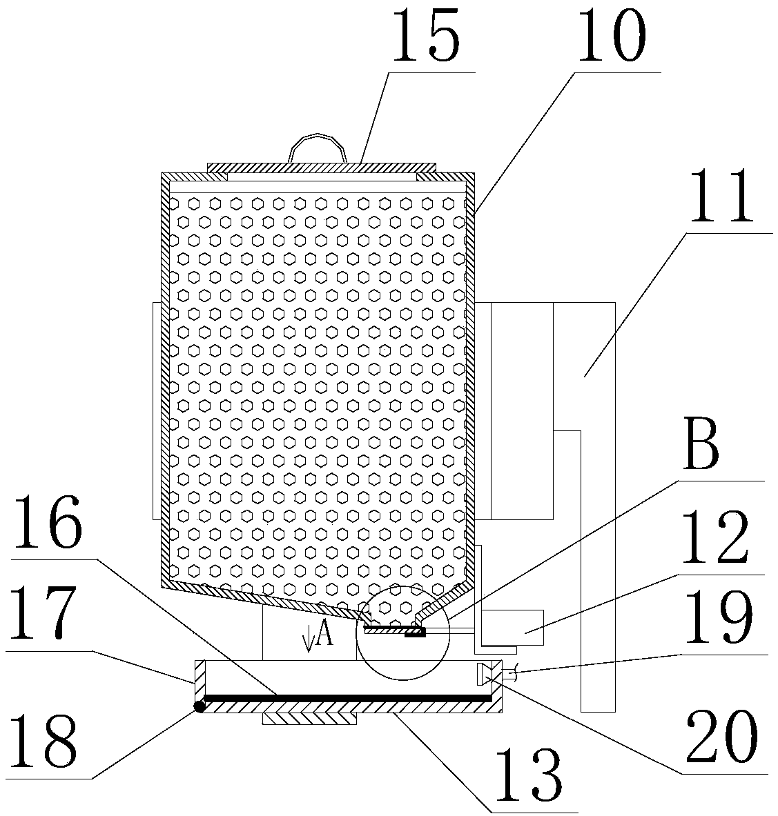 Fish tank with automatic feeding device