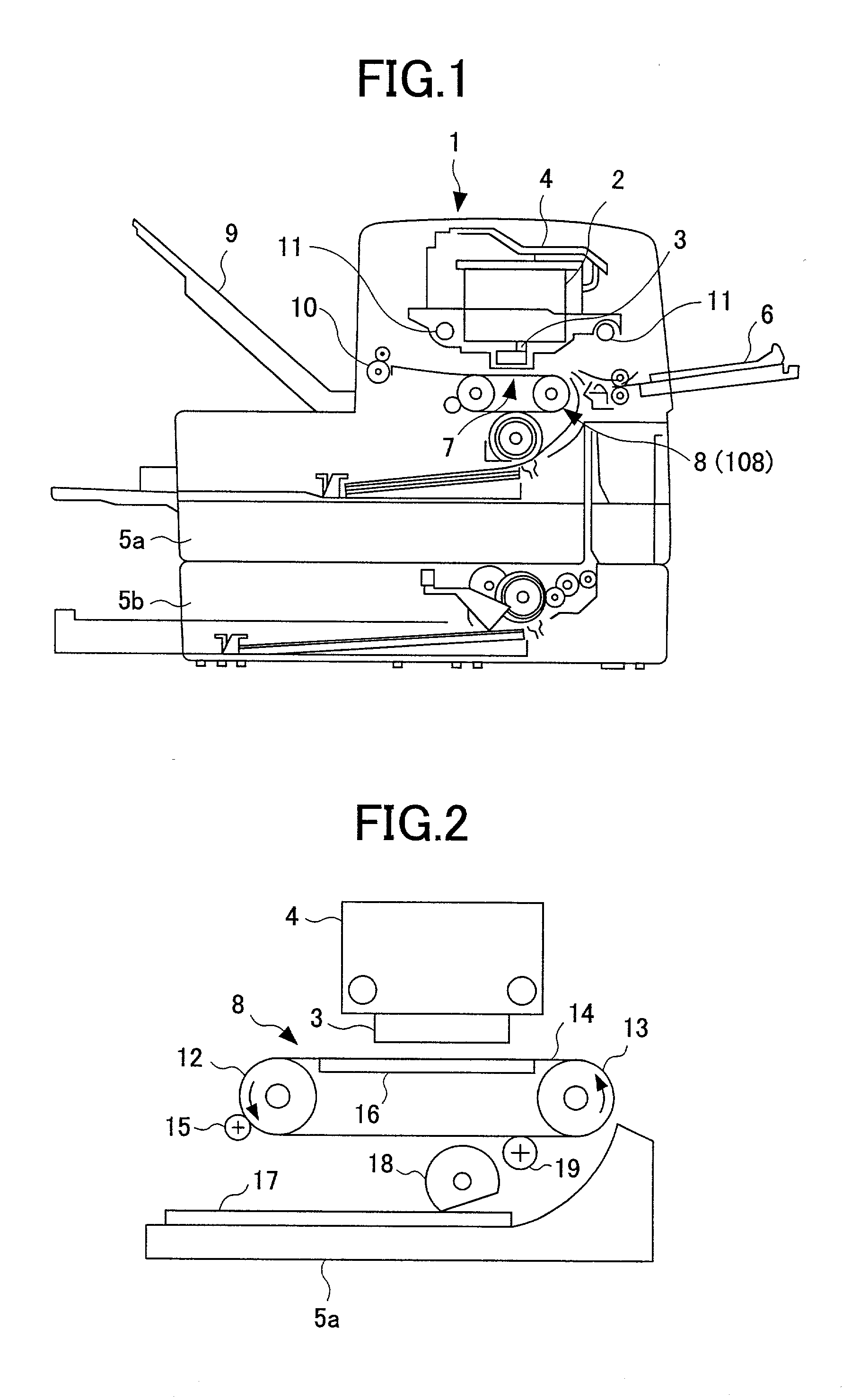 Recording-medium conveying device conveying a recording medium on a conveying belt charged with a positive charge and a negative charge alternately