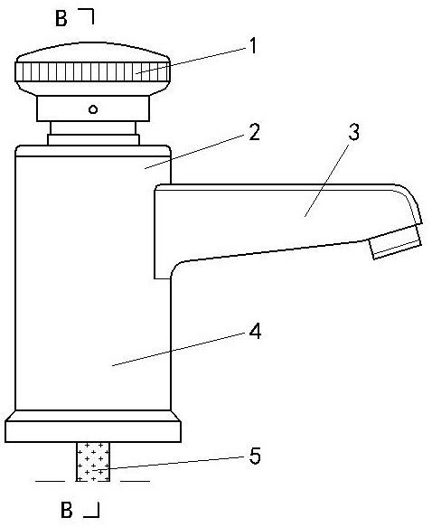 Easily-controlled cold and hot water faucet