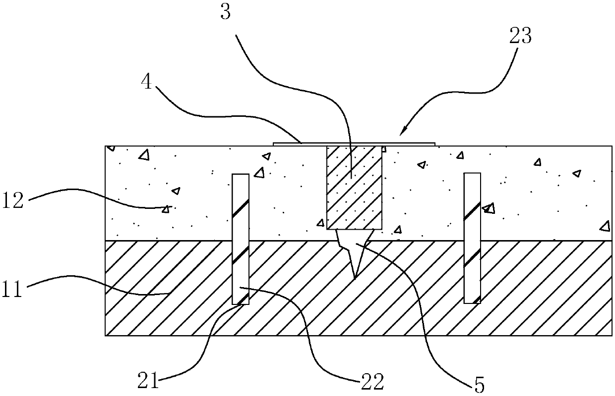 Damaged asphalt pavement repairing structure and seam sealant-pouring repairing method thereof