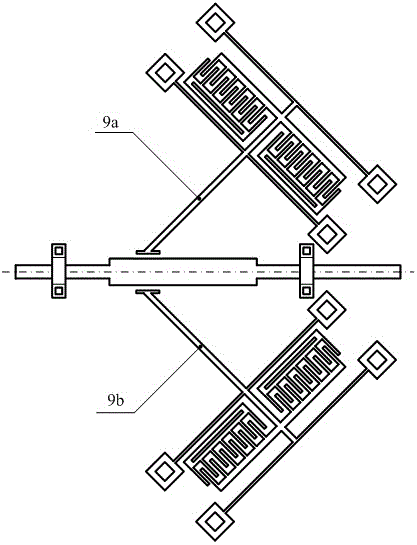 Friction type two-way rectilinear motion micromotor driven by single pair of actuators and preparation method of micromotor