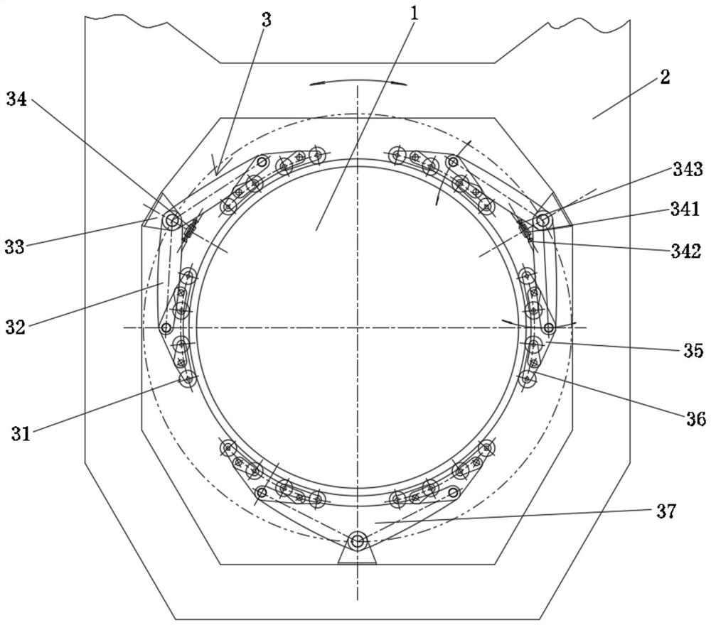 Self-centering mechanism for large-diameter centering rotary equipment