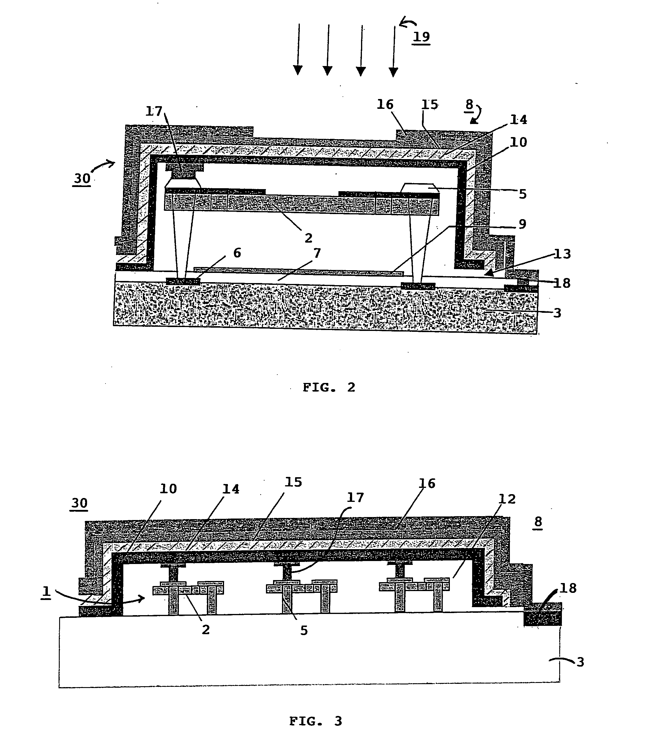 Electromagnetic radiation detection device with integrated housing comprising two superposed detectors