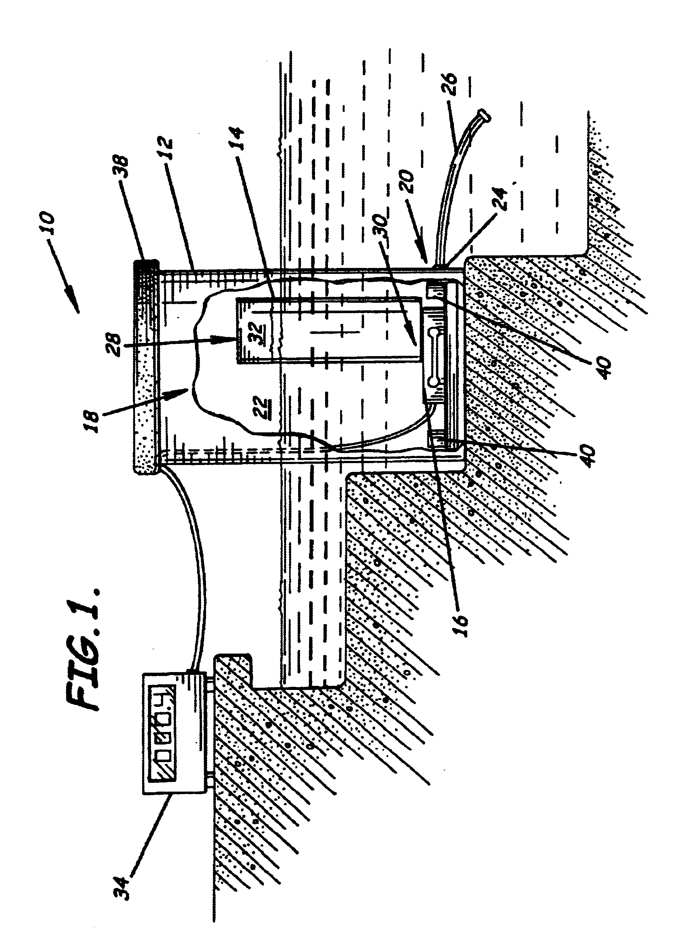 Apparatus and method for detecting a leak in a swimming pool