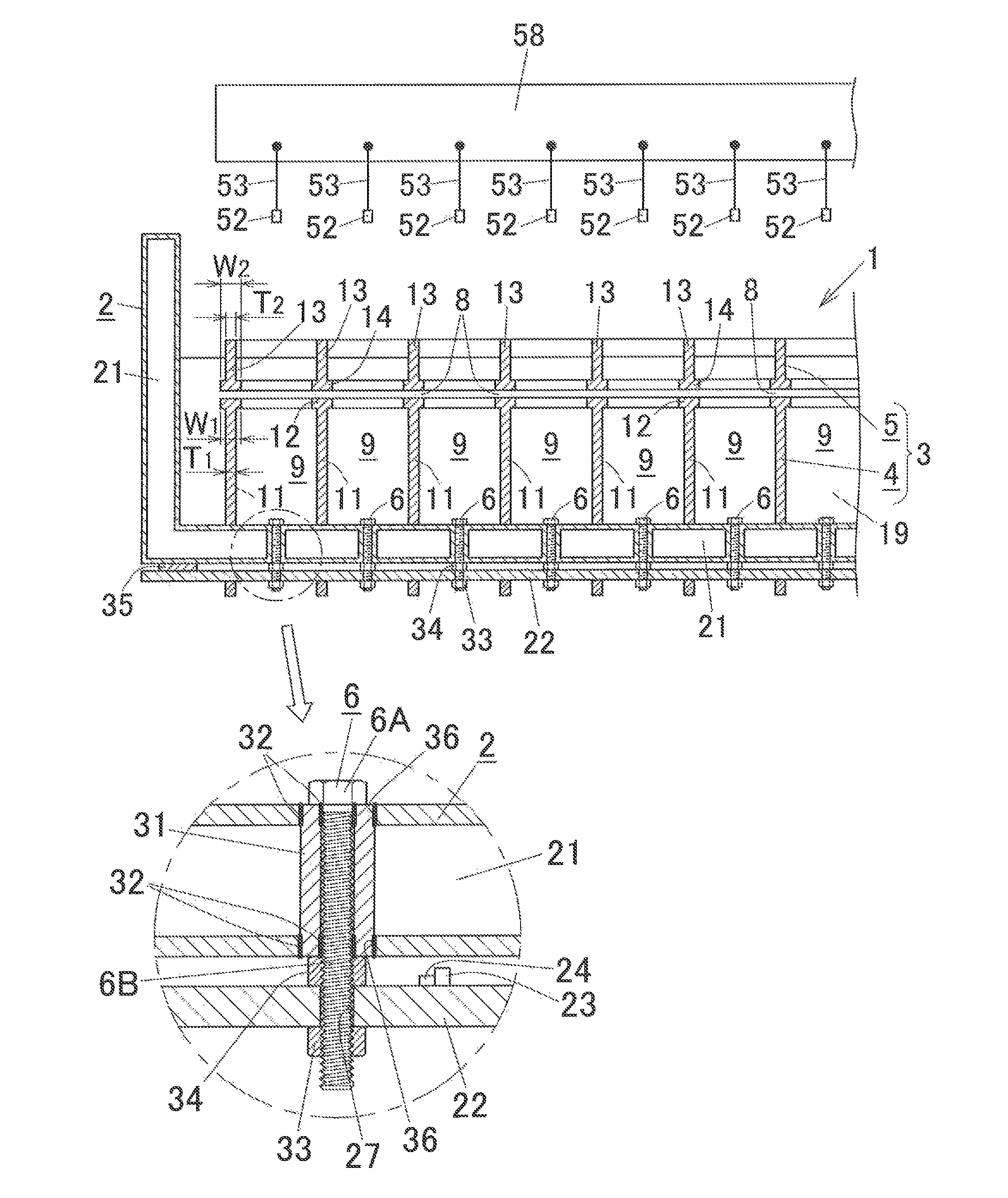 Partitioned reaction container for manufacturing capacitor element including openable and closable passage