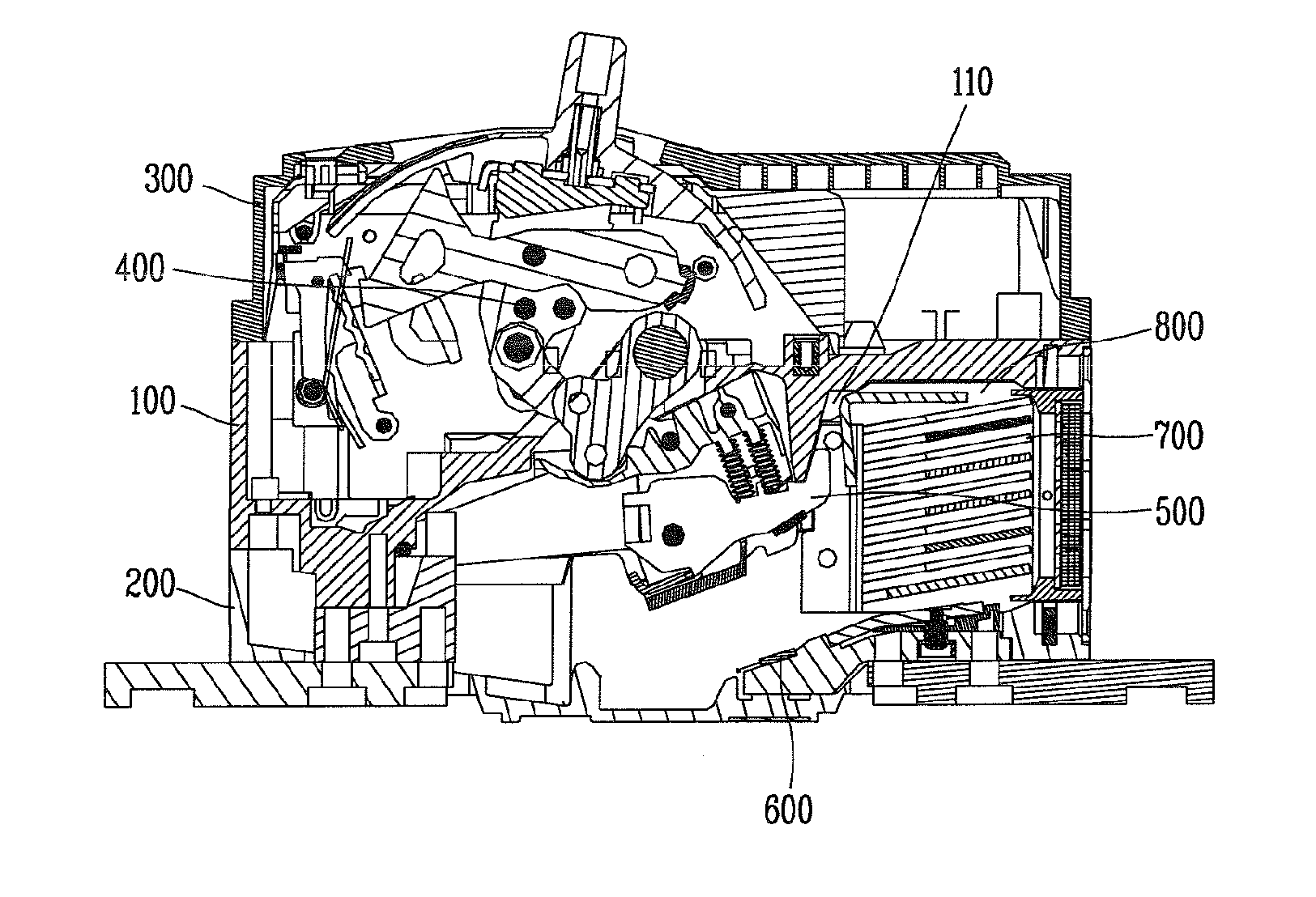 Mold cased circuit breaker