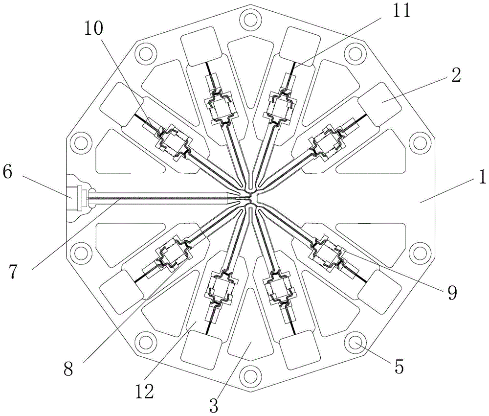 Micro-strip multi-directional power divider/combiner based on flexible connection