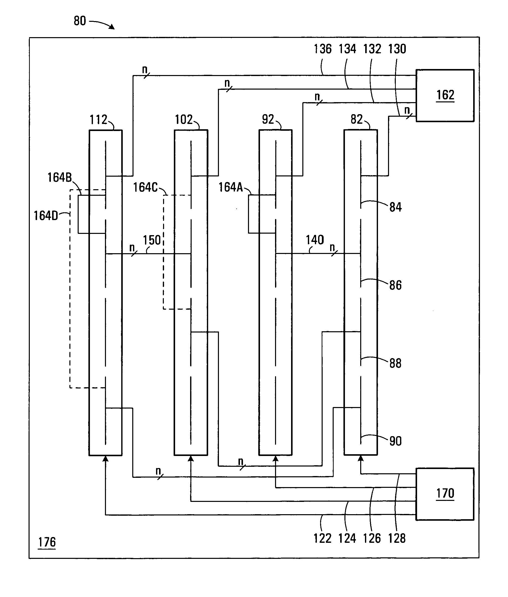 Computing device with flexibly configurable expansion slots, and method of operation