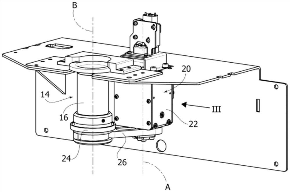 Device for closing a delivery head of a dispensing machine for delivering fluid products