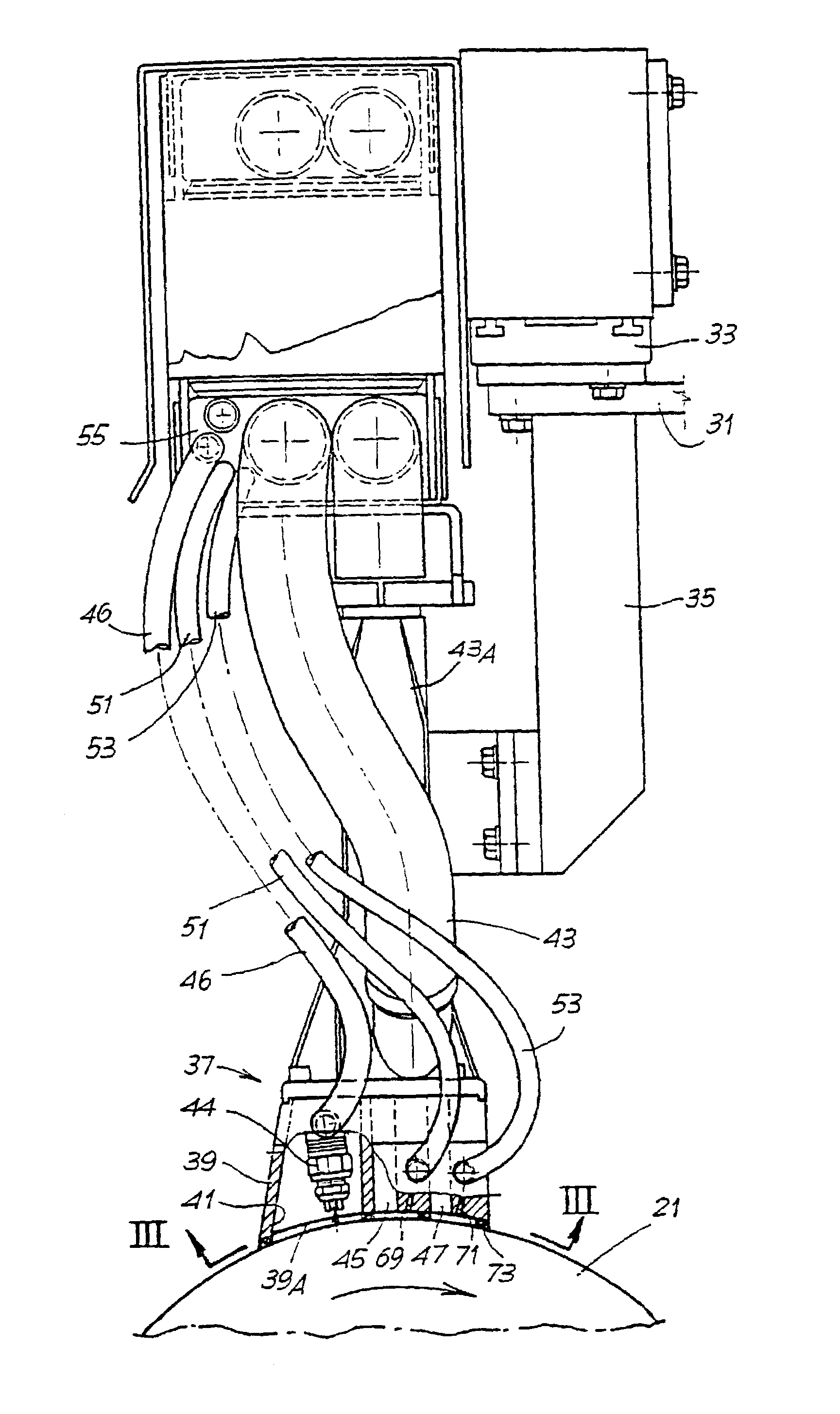 Device and method for cleaning a surface of a rotating cylinder, such as a plate cylinder of a printing press or other