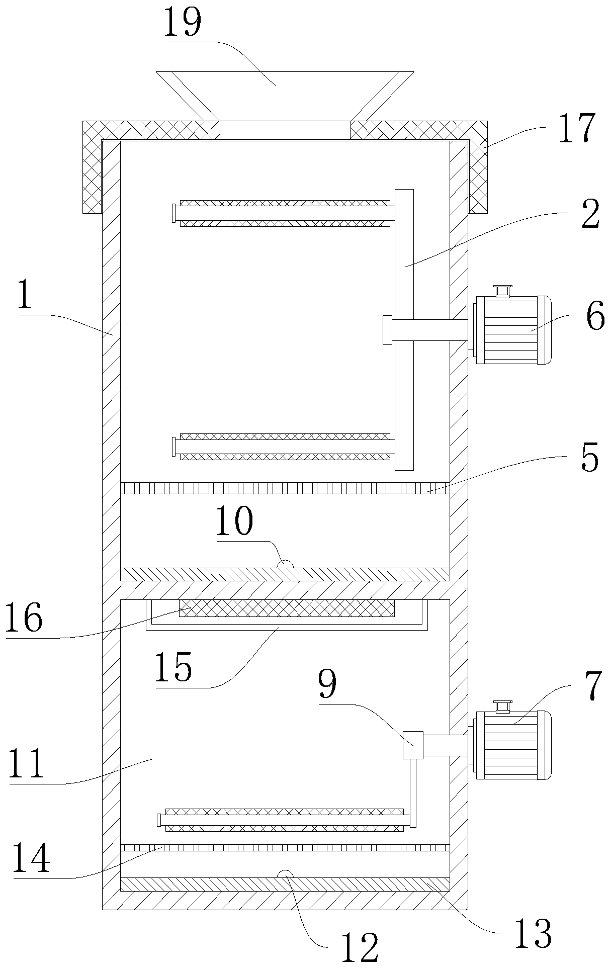 Efficient cleaning device for deep processing of radishes