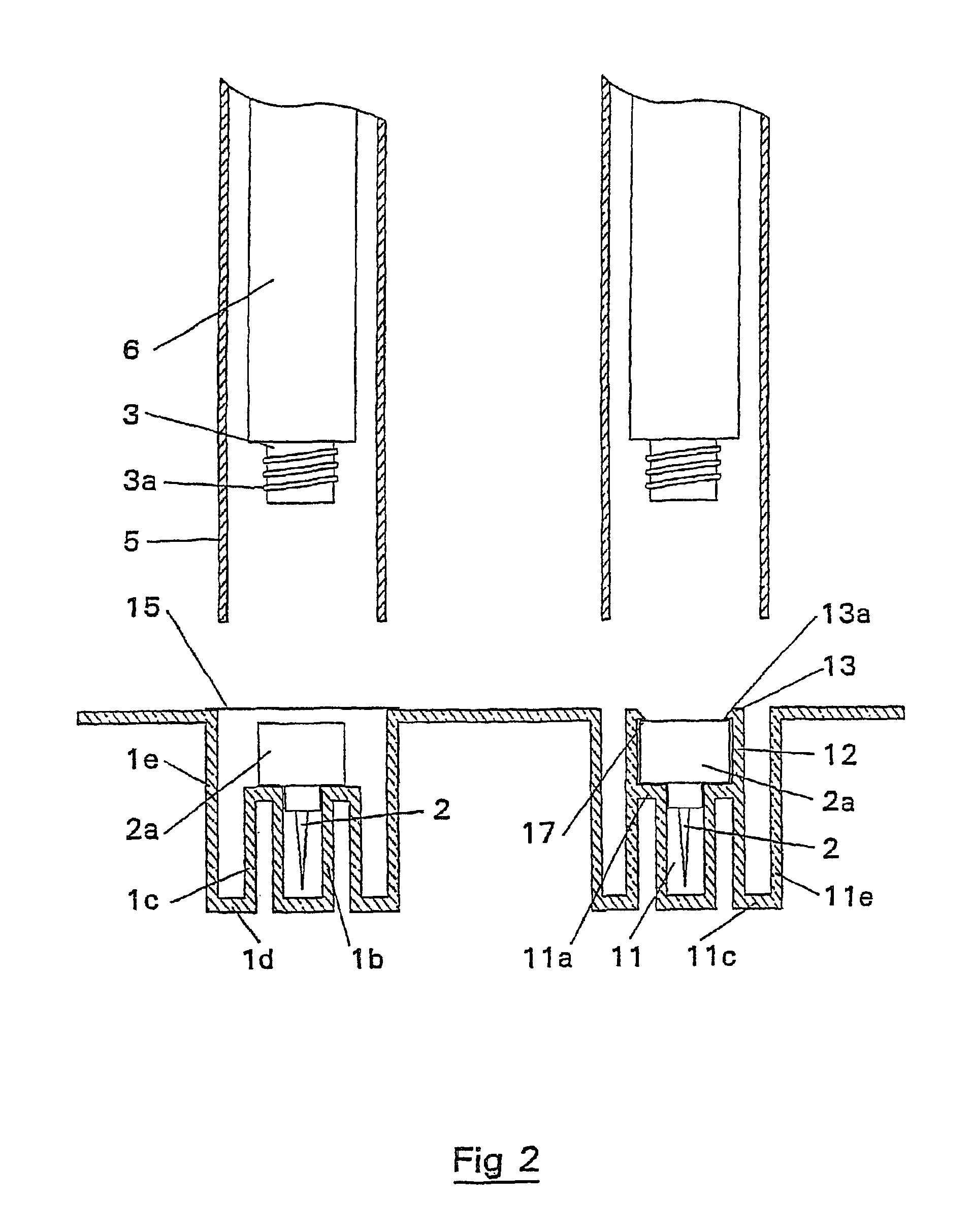 Device for separating the connecting end of a hypodermic needle from the tip of an injection instrument