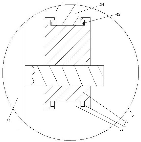 Method for drying pig feed in pig feed raw material storage tank